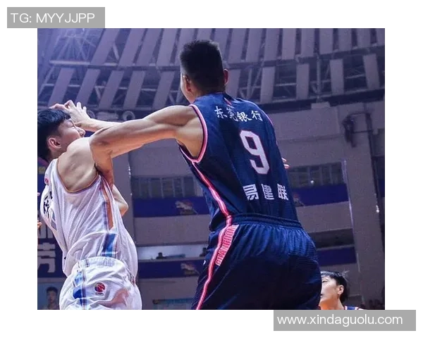 赛后分析：杭州足球队与重庆足球队的表现与状态对比探讨