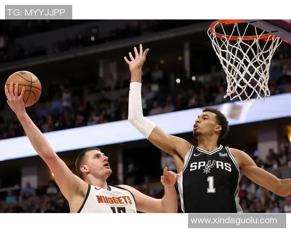 2017年NBA掘金与火箭激战回顾精彩瞬间与球员表现分析 2017年NBA掘金与火箭激战回顾精彩瞬间与球员表现分析