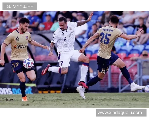 喷气机与墨尔本城的激烈对决谁能在赛场上笑到最后 喷气机与墨尔本城的激烈对决谁能在赛场上笑到最后