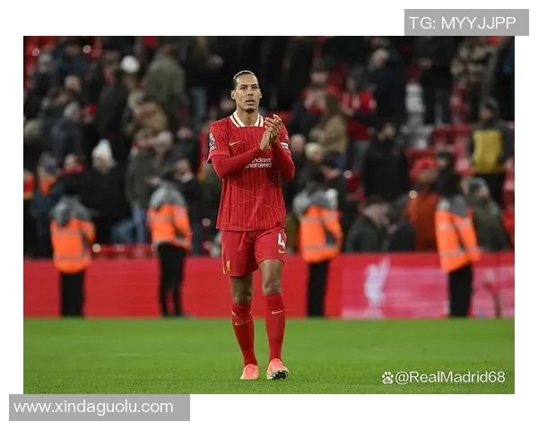 范戴克领衔后防线重塑足球战术新格局的崛起与挑战 范戴克领衔后防线重塑足球战术新格局的崛起与挑战