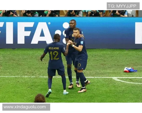 美国队与法国队激战正酣谁能在这场巅峰对决中笑到最后 美国队与法国队激战正酣谁能在这场巅峰对决中笑到最后