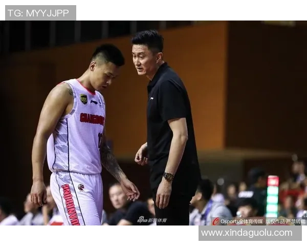 季前赛精彩回放广东队对阵新疆队的激烈对决全程回顾 季前赛精彩回放广东队对阵新疆队的激烈对决全程回顾