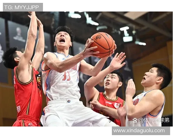 易建联与易立的篮球对决谁能胜出揭示中国篮球新一代的崛起与传承 易建联与易立的篮球对决谁能胜出揭示中国篮球新一代的崛起与传承