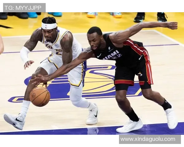 湖人对阵热火精彩比赛回顾及最终比分分析 湖人对阵热火精彩比赛回顾及最终比分分析