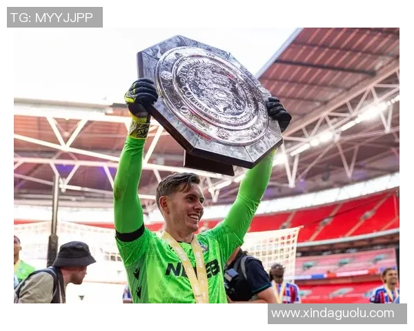 奥林匹克与水晶体育的精彩对决揭示了足球战术与团队合作的重要性 奥林匹克与水晶体育的精彩对决揭示了足球战术与团队合作的重要性