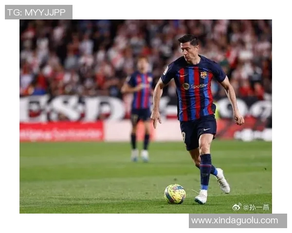 莱万在欧冠赛场展现锋芒10场比赛打入12球领跑射手榜